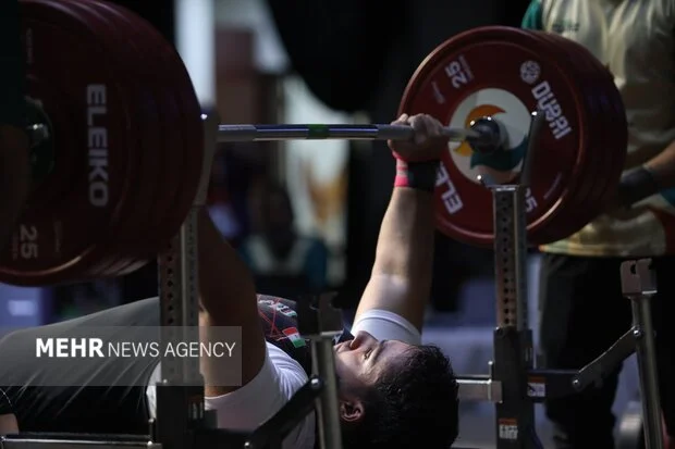مانی سعیدی با مهار وزنه ۱۸۰ کیلوگرم، قهرمان بی‌رقیب پاراوزنه‌برداری شد!