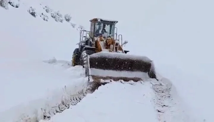 بارش برف سنگین چهارفصل چهارمحال و بختیاری را سفیدپوش کرد!