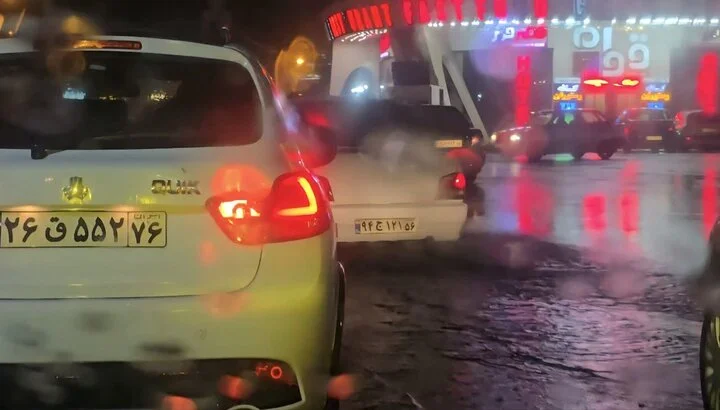 بارش بی‌سابقه باران در لنگرود؛ شهر زیر آب رفت؟