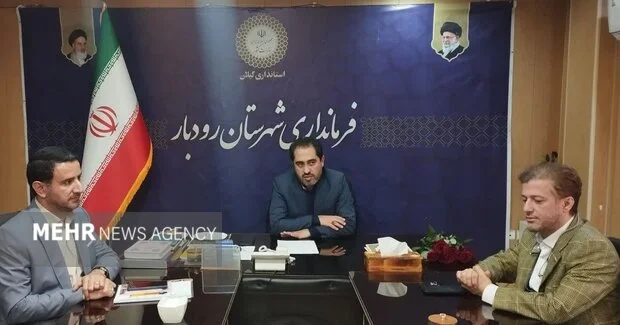 پورحضرت: بانوان فرمانداری رودبار، چراغ‌های پرفروغ و الگوی اخلاق‌مداری جامعه هستند