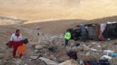 تصادف وحشتناک اتوبوس تهران-یاسوج در گردنه ایلان دره سمیرم؛ چند مصدوم در جاده تنگ خشک