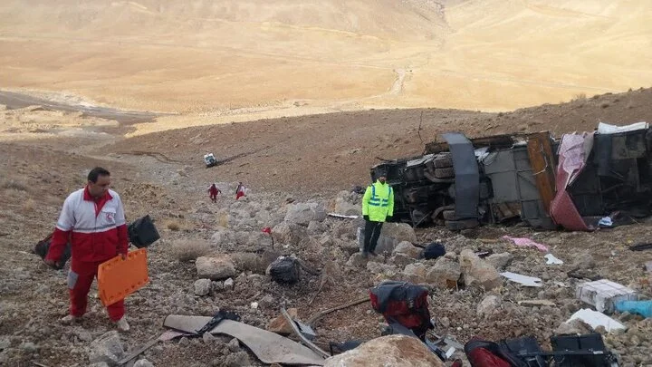 واژگونی مرگبار اتوبوس تهران-یاسوج؛ ۴ کشته و ۱۷ زخمی در حادثه‌ای هولناک