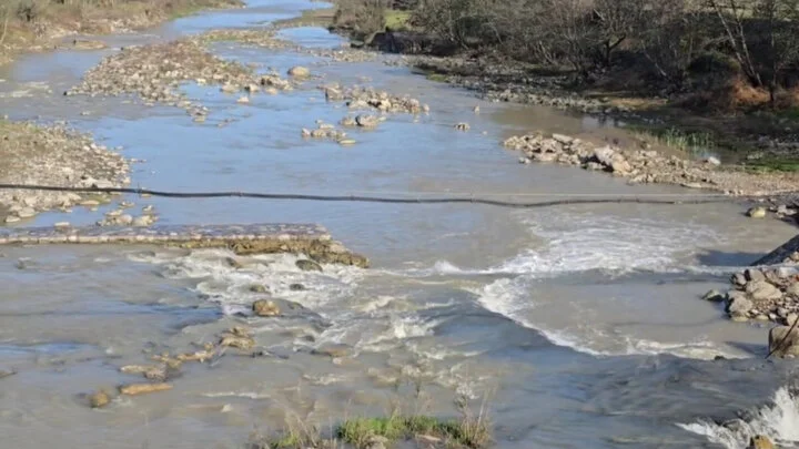 خروش بی‌سابقه رودخانه‌های صیدرمحله و پلرود در رودسر؛ طبیعتی که نفس می‌کشد!