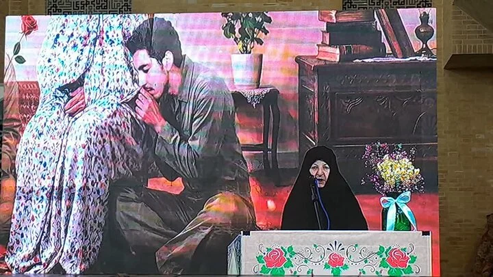 نقش فراموش‌نشدنی زنان در تربیت نسل آینده و حفظ ارزش‌های انقلاب