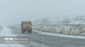 بارش برف سنگین در آزادراه شیراز-اصفهان؛ رانندگان مراقب باشند!