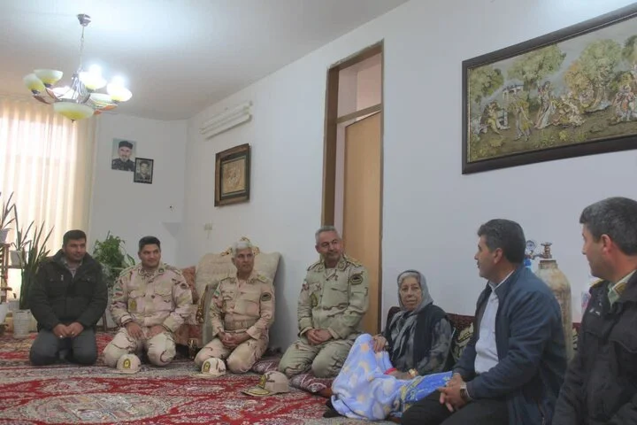 نجات معجزه‌آسای بانوی سالمند توسط مرزبانان لطف‌آباد در شب تاریک!