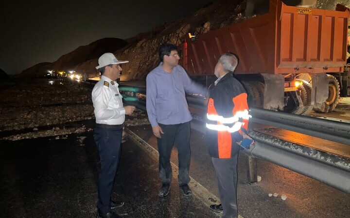 اتوبان پرتردد کنگان–عسلویه پس از ۷ ساعت انسداد، با تلاش نیروهای راهداری بازگشایی شد