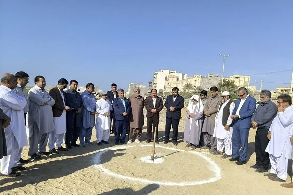 آیین کلنگ‌زنی دو مدرسه ۱۲ کلاسه؛ گامی بزرگ برای تحول آموزشی در چابهار