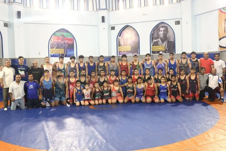 اردوی نفس‌گیر کشتی نوجوانان بوشهر در جم؛ تلاش برای قهرمانی ملی آغاز شد