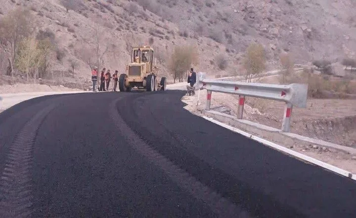 روکش آسفالت ۵۹ کیلومتر از جاده‌های روستایی سمنان در ۳ ماه؛ تحولی چشمگیر در ایمنی و کیفیت!