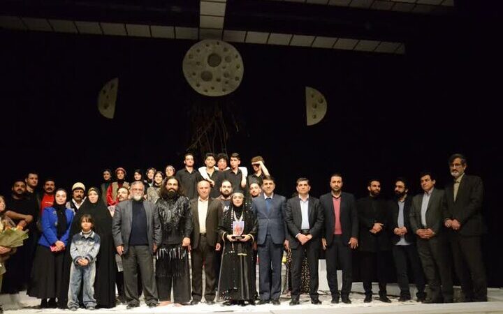 نمایش «کُنگلومرا» در تالار ماه لرستان با استقبال بی‌سابقه به پایان رسید