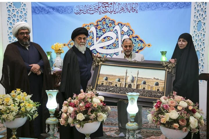 تجلیل ویژه تولیت جمکران از همسر زندانی ایرانی در عراق؛ داستان هزار روز صبر و ایستادگی مادرانه