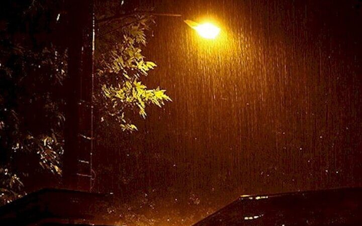 رعد و برق سهمگین و باران سیل‌آسا در هشتبندی؛ هشدار فوری برای ساکنان!