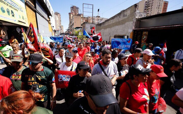 خروش هزاران ونزوئلایی در خیابان‌ها علیه دخالت‌های آمریکا در کارائیب