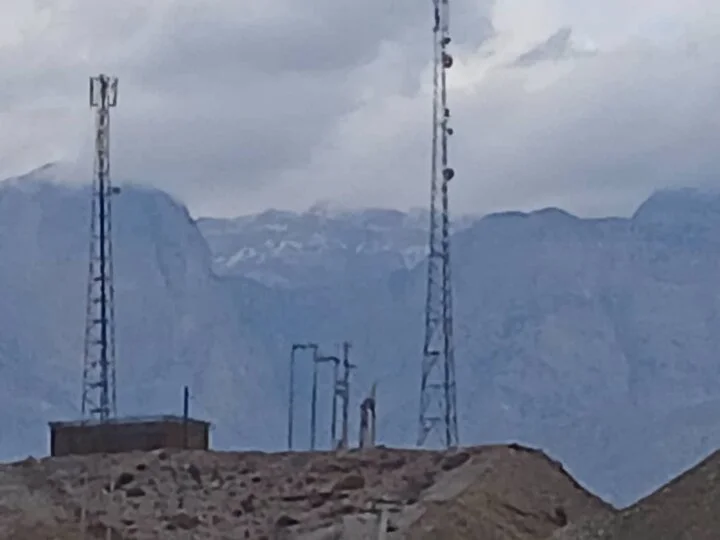 بارش برف نادر در ارتفاعات سیاهوی هرمزگان؛ طبیعت جنوبی کشور سفیدپوش شد!