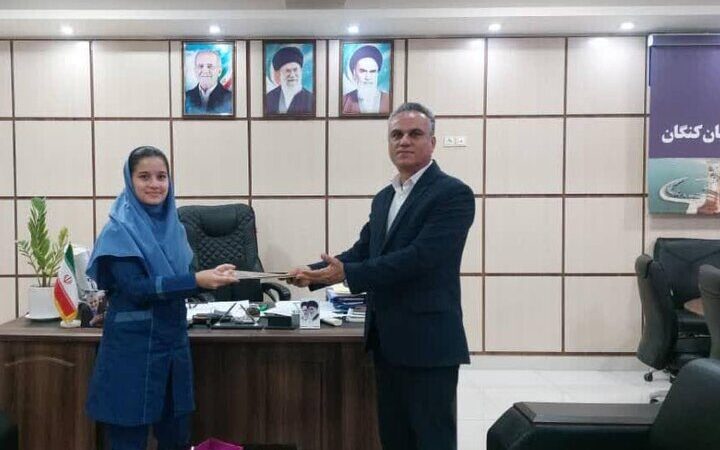 تجلیل ویژه فرماندار کنگان از دانش‌آموز نویسنده و استعداد درخشان فرهنگی