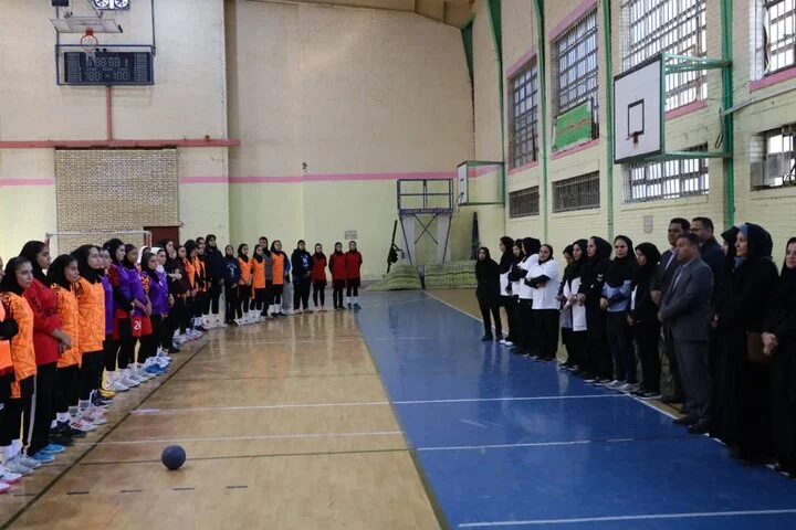 رقابت نفس‌گیر ۹۳ دختر دانش‌آموز برای تیم ملی هندبال زیر ۱۸ سال در شیراز