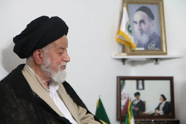 وداع باشکوه مردم سمنان با پدر معنوی‌شان؛ لحظه‌های پرشور و اشک‌بار