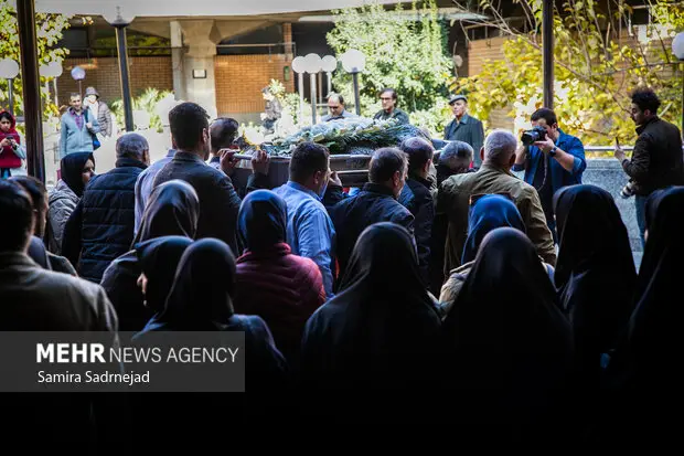 تشییع پیکر اشرف بروجردی در قبله تهران؛ وداعی باشکوه با بانوی پیشگام اصلاحات