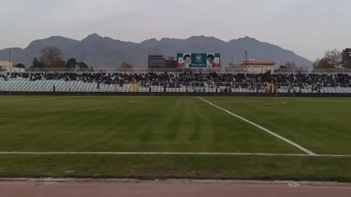 ۳ ساعت مانده به نبرد نفس‌گیر؛ ورزشگاه تختی خرم‌آباد چگونه آماده می‌شود؟