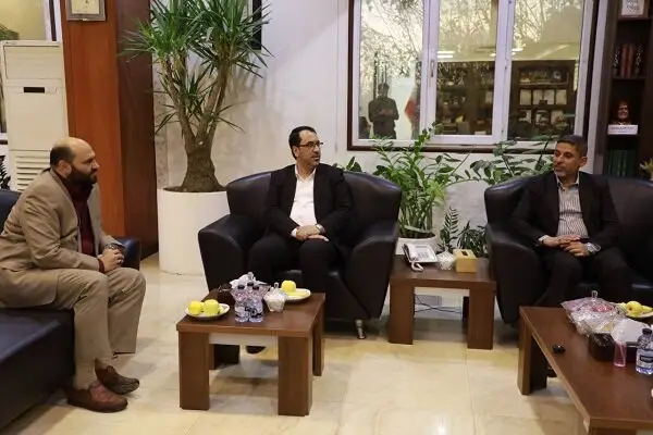 اعطای پرچم گنبد حرم امام علی(ع) به مدیرعامل سازمان پسماند تهران؛ تقدیر ویژه از تلاش‌های خدمت‌رسانی در اربعین