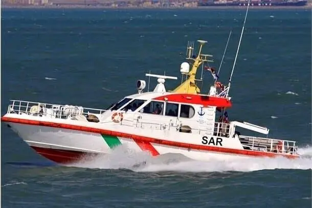 نجات معجزه‌آسا خدمه لنج باری در آب‌گرفتگی خطرناک نزدیک بندر دیر!
