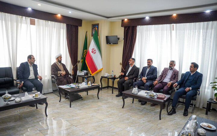 دیدار ویژه رئیس فدراسیون زورخانه‌ای با تولیت حرم شاهچراغ؛ تجلیل از پهلوانان فرهنگ‌ساز