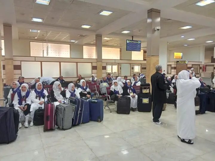 حرکت دو کاروان ۲۶۰ نفری زائران کرمانشاهی به سرزمین وحی با شور و اشتیاق