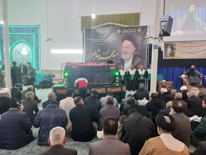 وداع باشکوه مردم دامغان با آیت الله شاهچراغی؛ لحظه‌های پر از احساس و احترام