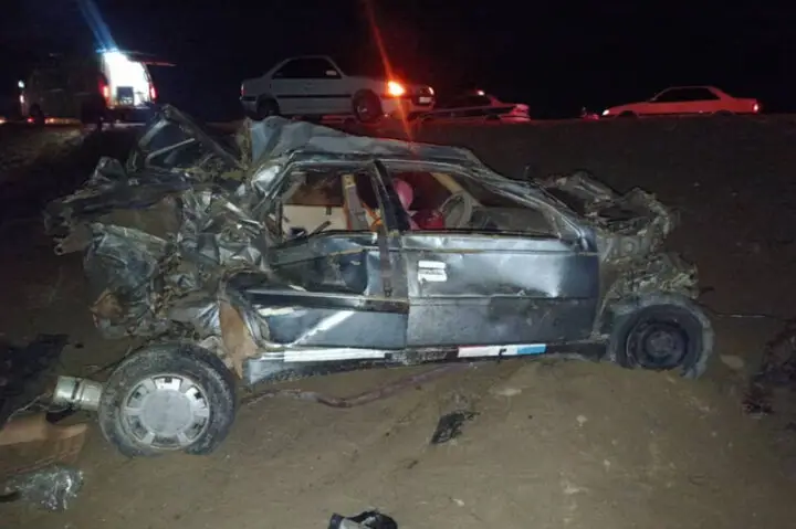 تصادف دلخراش پژو و موتور در جاسک؛ یک نفر جان باخت و دو نفر زخمی شدند
