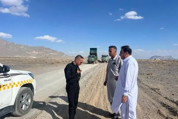 آغاز عملیات ساخت راه روستایی تل‌گزی خاش با مشارکت خیر راه‌ساز؛ صرفه‌جویی ۴۰۰ میلیارد ریالی!