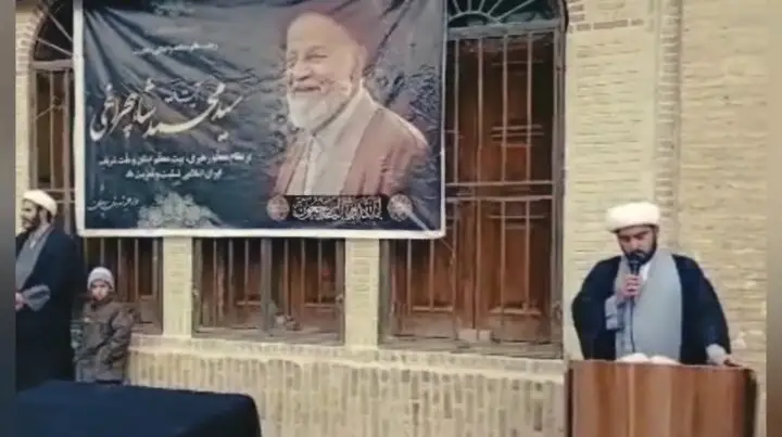 مراسم وداع باشکوه با پیکر آیت‌الله سید محمد شاهچراغی در مدرسه علمیه برگزار شد