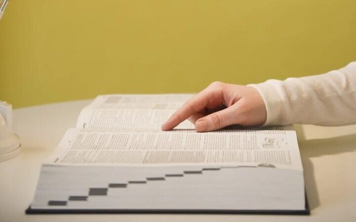 چرا «تفاله» به عنوان کلمه سال ۲۰۲۵ انتخاب شد؟ پشت پرده‌ای که هوش مصنوعی آشکار کرد!