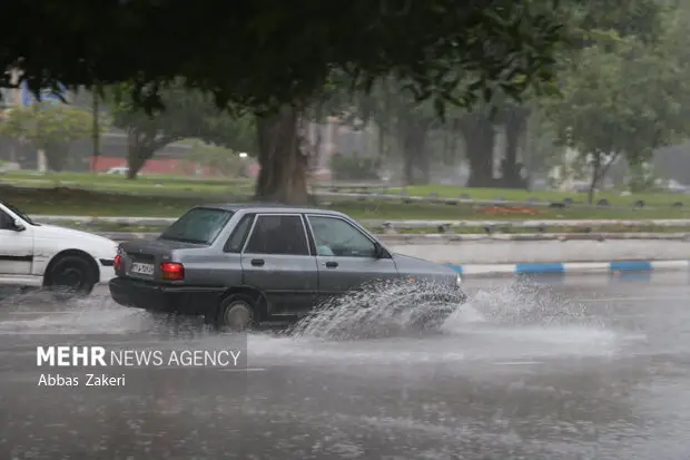 سیلاب‌های ناگهانی بندرخمیر را درگیر کردند؛ بارندگی بی‌سابقه در راه است!
