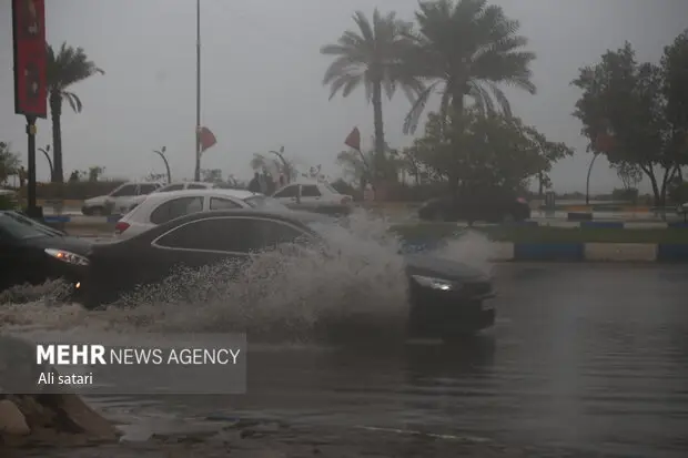 بارش بی‌سابقه در جاسک؛ برق و اینترنت قطع، خیابان‌ها زیر آب رفت!
