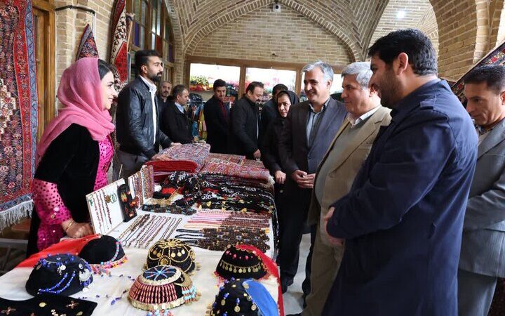 نمایشگاه رنگارنگ صنایع‌دستی ویژه شب چله در سنندج افتتاح شد؛ تجربه‌ای ناب از فرهنگ کهن کردستان