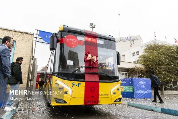 ورود ۳۵ اتوبوس دوکابین ۱۸ متری به تهران؛ تحول بزرگ در حمل و نقل عمومی