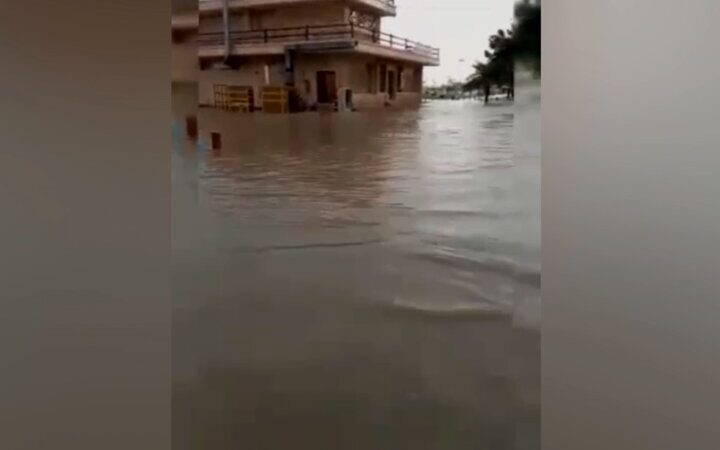 تصاویر حیرت‌انگیز خیابان ساحلی دیر پس از بارندگی‌های سنگین