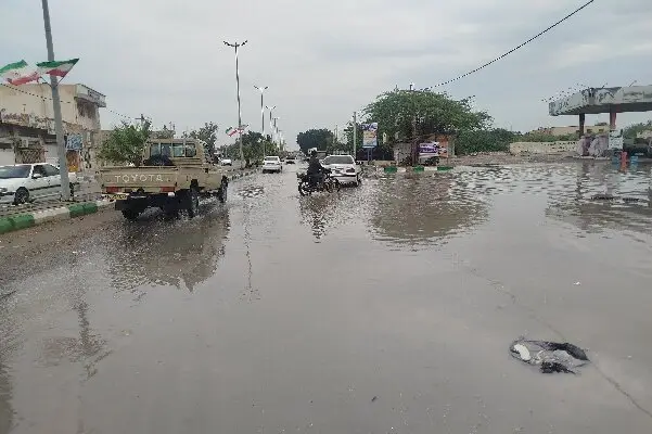 بارش شگفت‌انگیز پس از سال‌ها خشکسالی در جاسک؛ خیابان‌ها سیلابی شد!
