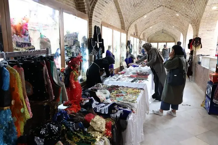 نمایشگاه شگفت‌انگیز صنایع دستی در سنندج برای جشن یلدا برپا شد!