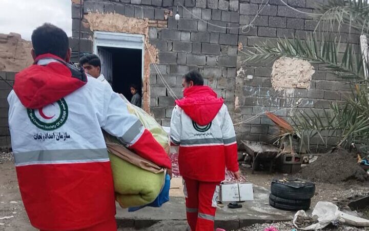 امدادرسانی گسترده هلال‌احمر هرمزگان به بیش از ۸۵۰۰ نفر آسیب‌دیده از باران‌های سیل‌آسا