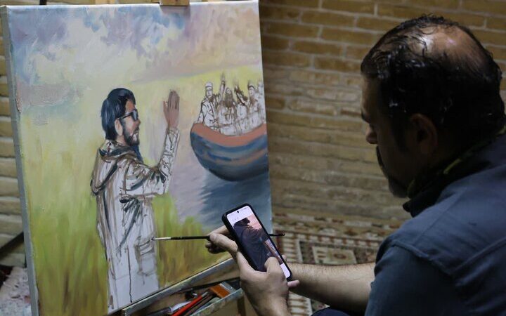 کارگاه نقاشی «روایت یاران» در شهرکرد؛ هنرمندان برجسته به تصویر کشیدن شهید سردار سهراب نوروزی پرداختند