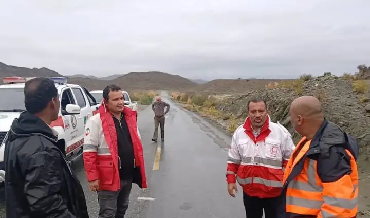 نجات معجزه‌آسا؛ خودرو گرفتار در رودخانه کسیسه‌ای بشاگرد به سلامت بیرون کشیده شد