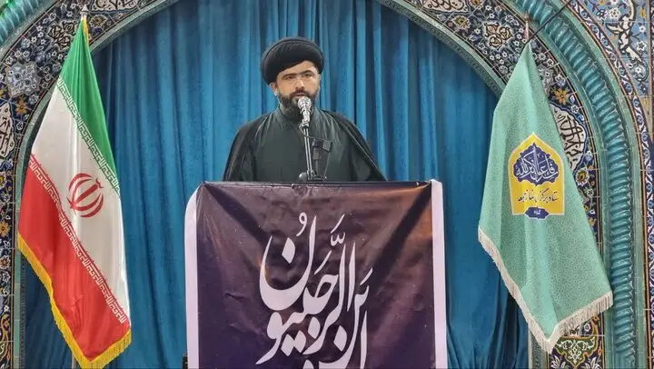 امام جمعه موقت گناوه هشدار داد: میدان نبرد رسانه‌ای را به دشمن نسپاریم!