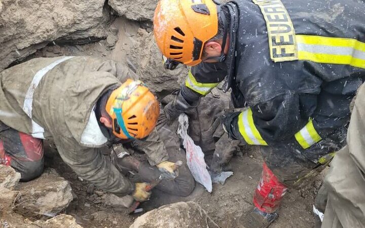 مرگ تلخ یک کارتن‌خواب در مشهد؛ ریزش سقف حفره جان مرد بی‌خانمان را گرفت