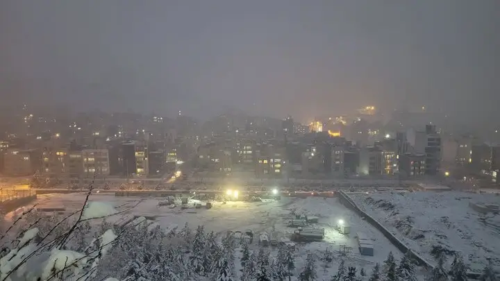 تصاویر بی‌نظیر از شب برفی مشهد که قلب‌ها را گرم کرد!