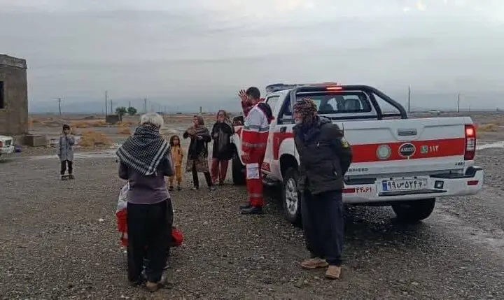 نجات معجزه‌آسا سه امدادگر از سیلاب سهمگین روستاهای هرمزگان!