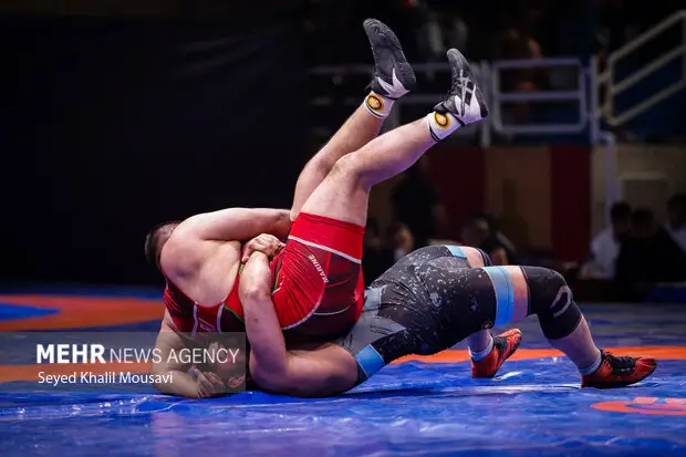 دبیر به کشتی فرنگی چراغ سبز داد؛ چرا ستاره‌ها از مسابقات قهرمانی کشور غایب بودند؟