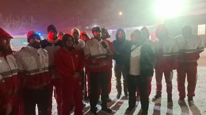 اعزام فوری ۱۰ تیم هلال‌احمر خراسان شمالی به محورهای برف‌گیر؛ امداد در اولین لحظات برف سنگین