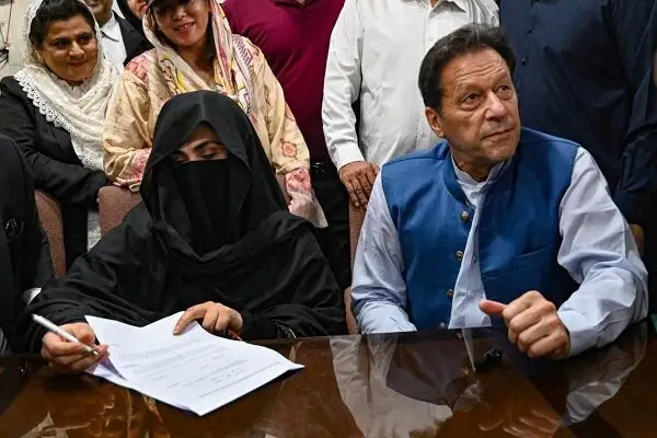 صدور حکم عجیب ۱۷ سال حبس برای عمران خان و همسرش؛ ماجرای جواهرات گران‌قیمت چیست؟